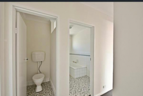 Adorable and cozy Entire Unit in the heart of Elwood